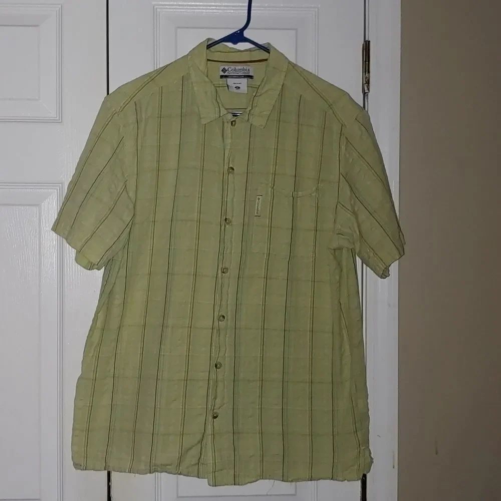 Columbia Mens button down dress shirt Sz M